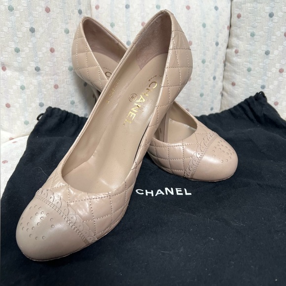 🔴Authentic CHANEL Classic Calf Leather Cream / Beige Heel shoes / Pump 🔴 - Picture 2 of 13